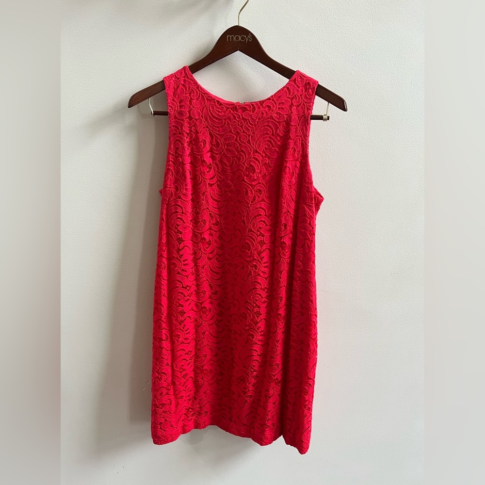 Sharp and feminine Vince Camuto lace dress